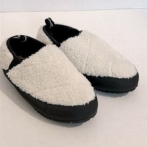 P448 Laby Slippers {white/Black} size 39
